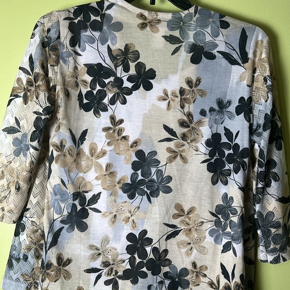 Alfred Dunner Blue and Cream Floral Top - Picture 6 of 6